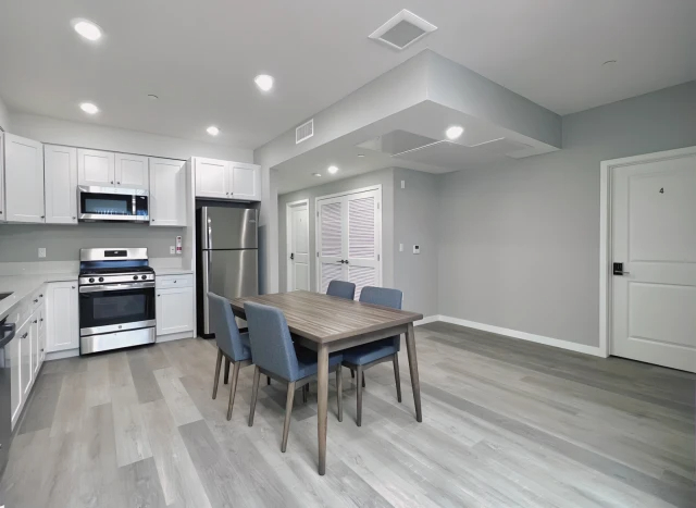 1370 W 35th Pl63399457822977122