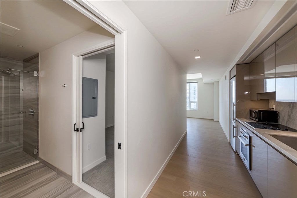 1050 S Grand Avenue 1505, Los Angeles CA, 9001563657746050689122