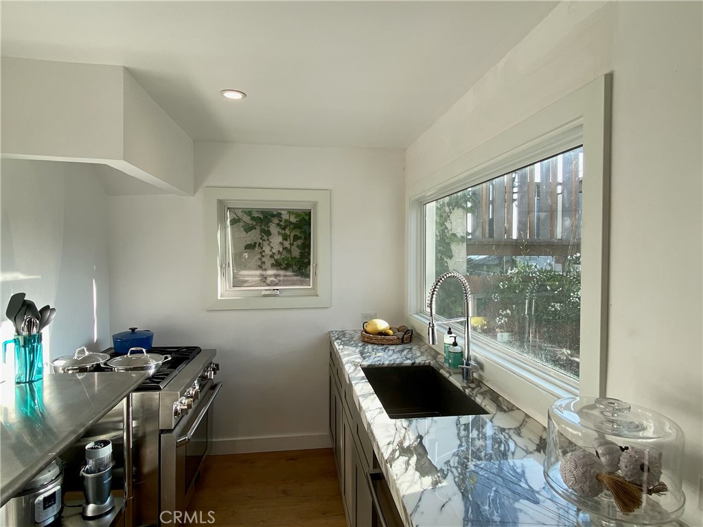 1007 Marview Avenue, Los Angeles CA, 9001263624172006273121