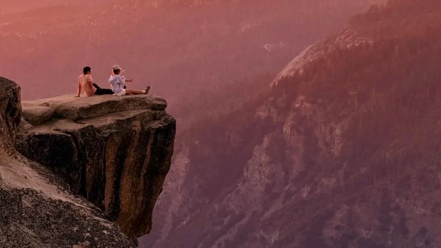 <6 Days> [12-Person Mercedes Small Group | Western USA Photography Loop] Departing from Los Angeles Popular Itinerary: 15-Passenger High-Roof Mercedes + Guaranteed 20% Seat Availability, Bottled Water & Snacks + Binoculars, 17-Mile Drive + Yosemite + Southeastern Twin Canyons + Antelope Canyon + Horseshoe Bend + San Francisco, Optional Las Vegas Night Tour, Grand Canyon Helicopter Ride64119261776769120