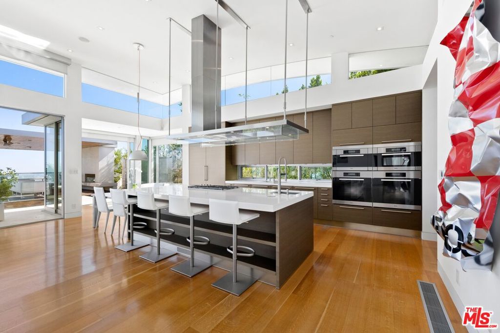 1476 Blue Jay Way Los Angeles CA, 9006963866677294593121