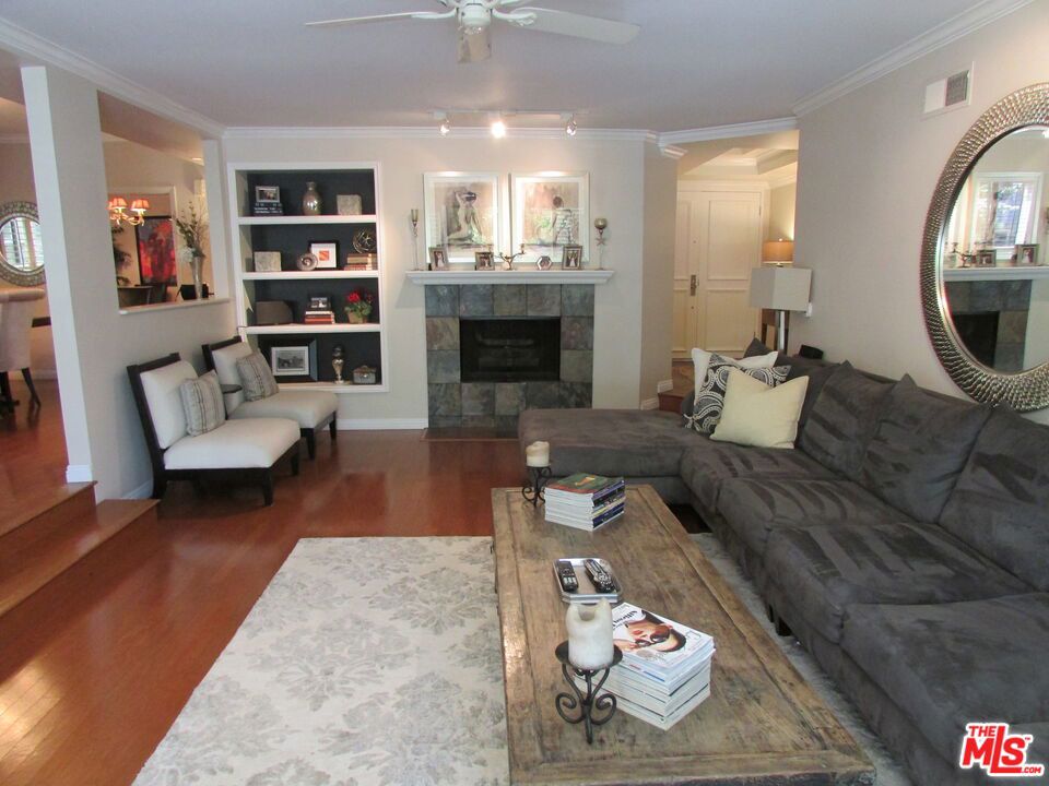 1550 Greenfield Avenue 201 Los Angeles CA, 9002564134207797249120