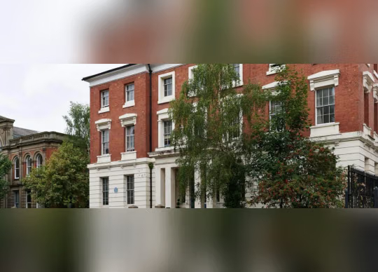 Queen's Hospital Close, Birmingham64286640602755124