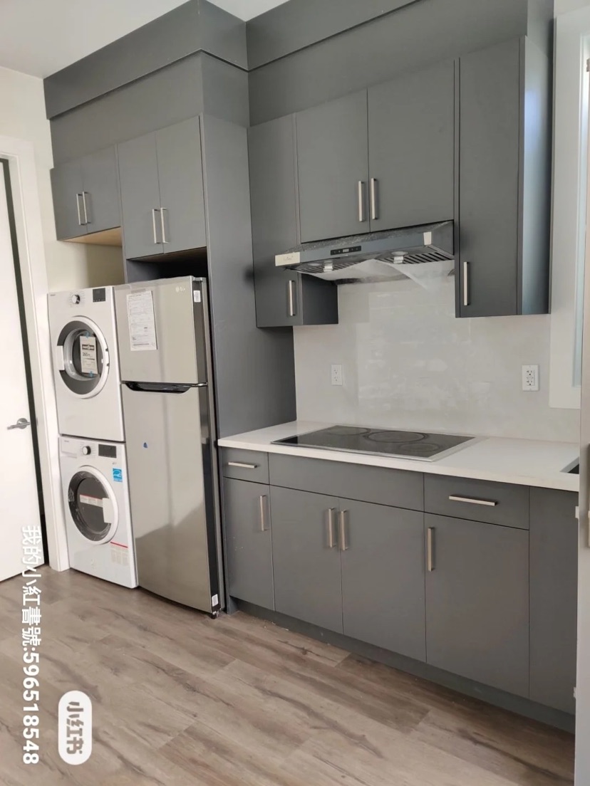 Richmond - 1 Bedroom + Living Room Private Suite for Rent