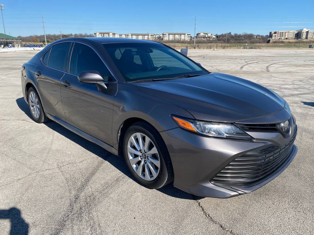 2018 TOYOTA CAMRY LE $4,000 FULL PRICE
