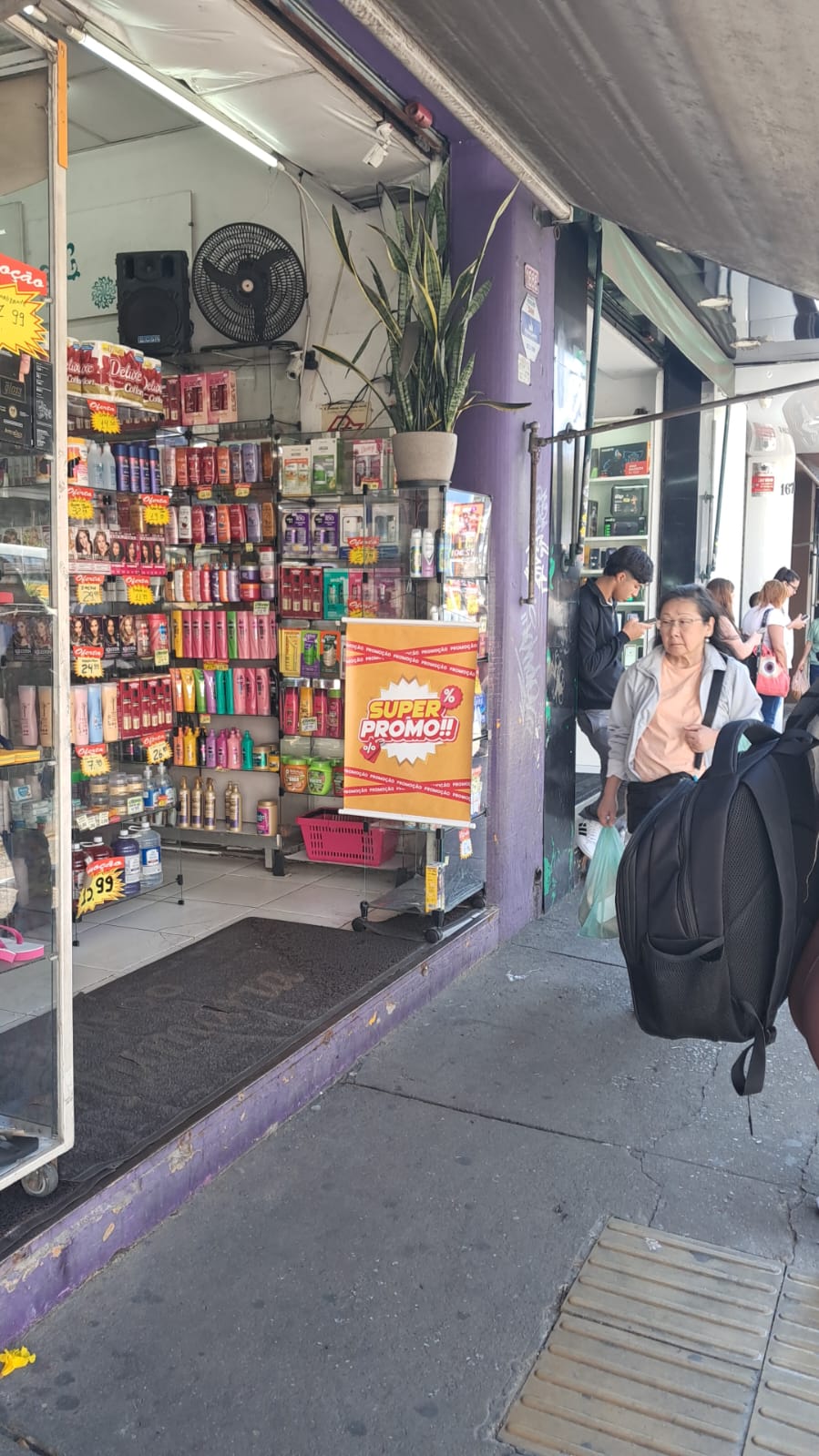 Perfumes and Cosmetics in a Commercial Location - Excellent Location