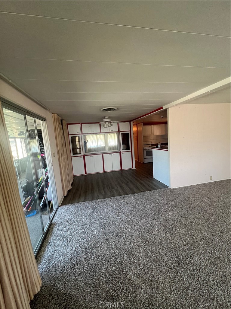 900 W Johnston, Hemet CA, 9254363610628768899122
