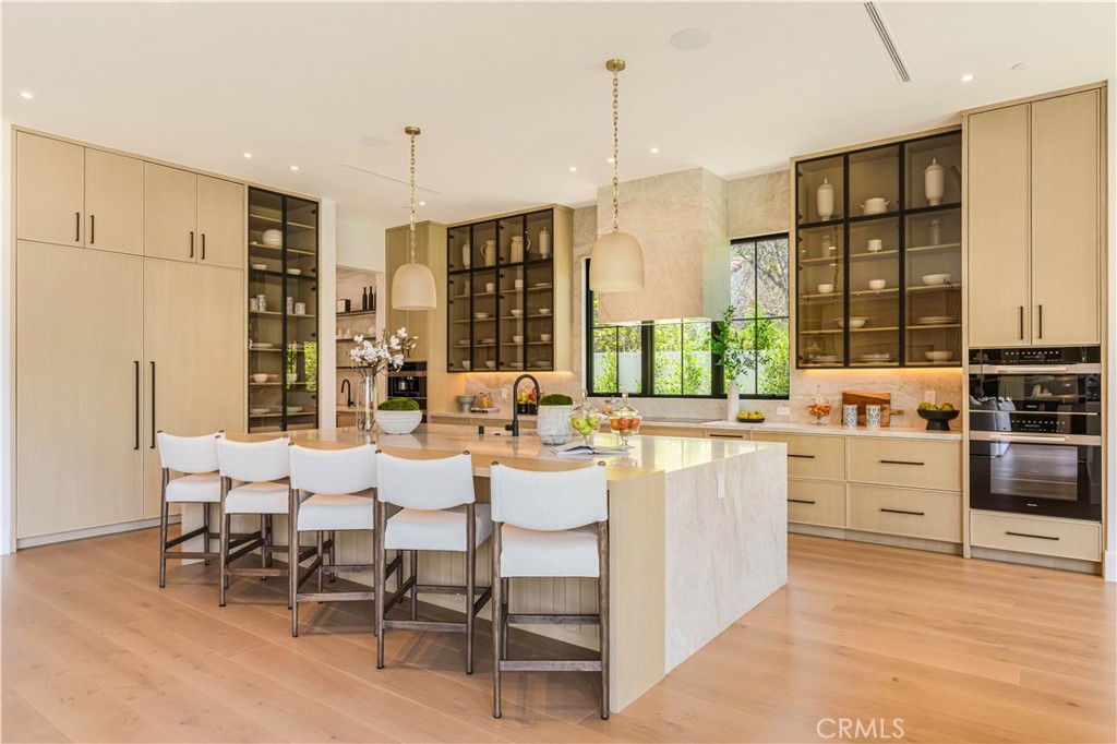 16711 Moorpark Street Encino CA, 9143663710091132803122