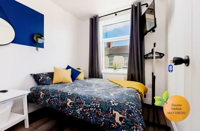 Non En-suite Room 3 Characteristic Victorian terrace- 5 bedroom house, Liverpool