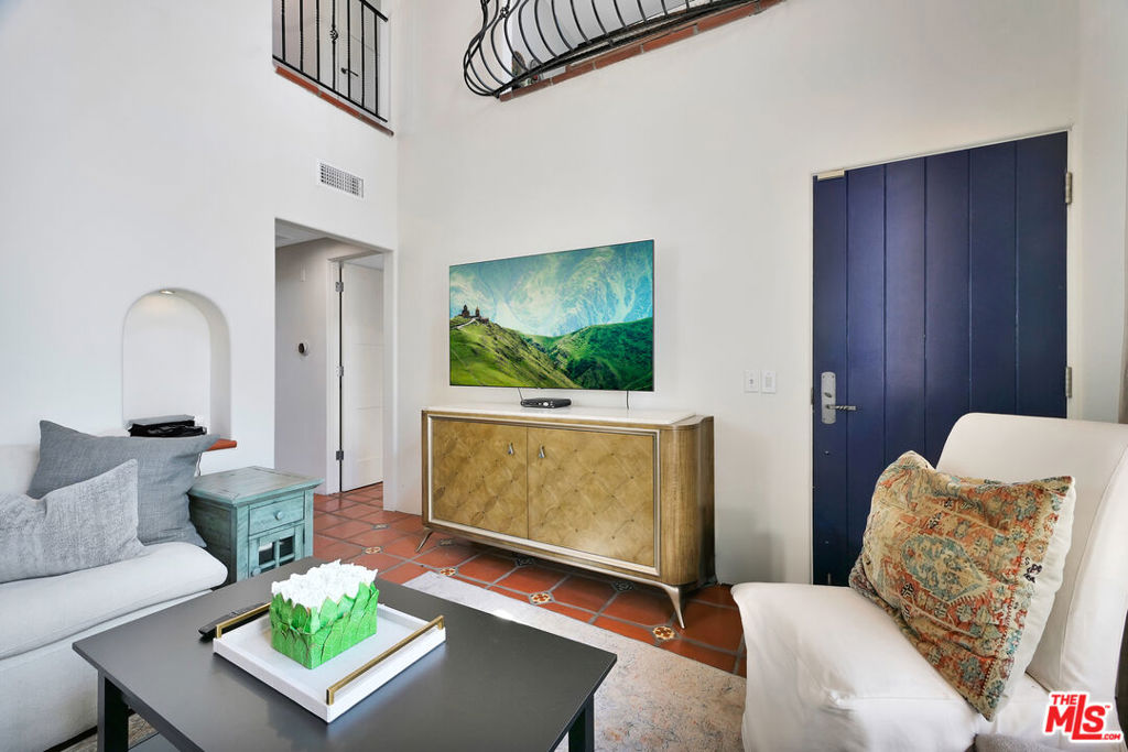 1414 N Harper Avenue 5 West Hollywood CA, 9004664134881342465120