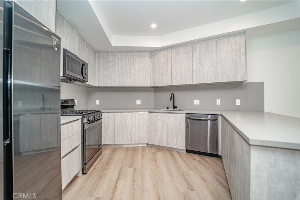 2828 London Street 307 Los Angeles CA, 9002664131021030146121