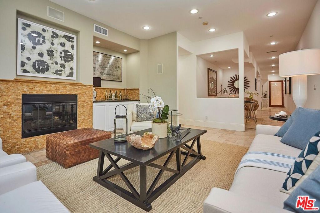 16123 W SUNSET Boulevard 203 Pacific Palisades CA, 9027264122815971331122