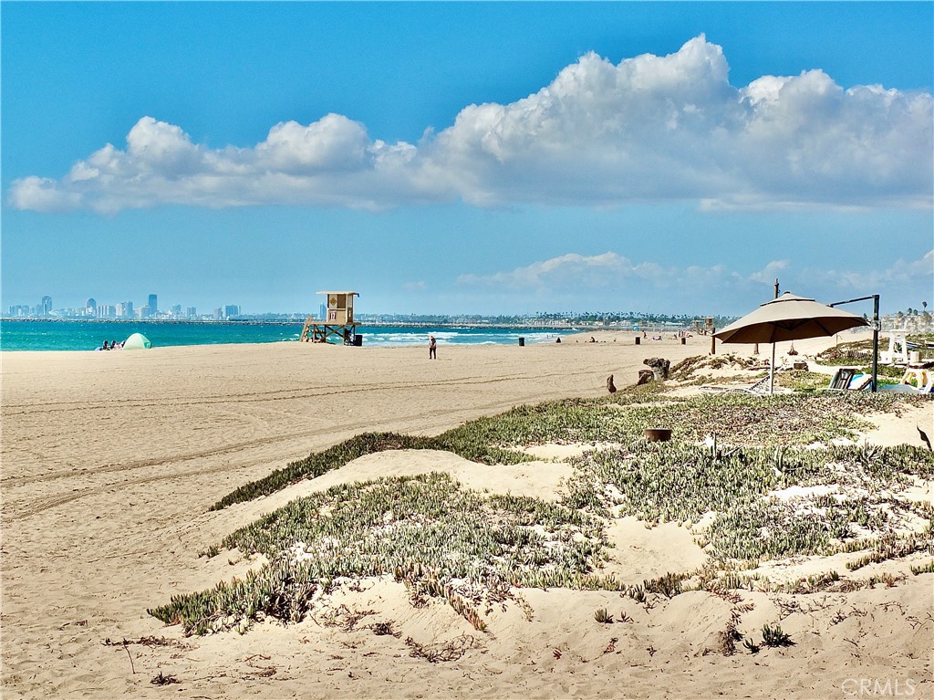 $8,500/month 16765 S Pacific Avenue 'B' Huntington Beach CA, 9074264058230154369122