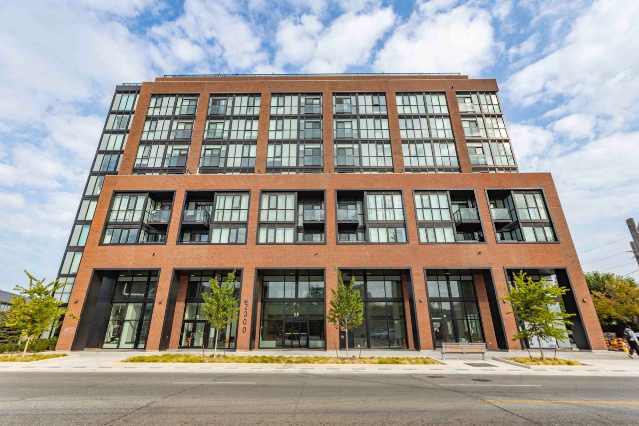 203 2300 St. Clair Avenue W