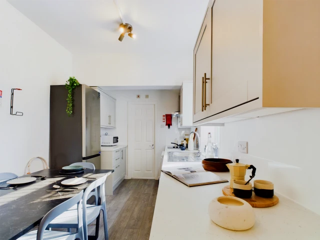 6 Bedroom House 46 Bankfield Avenue, Manchester