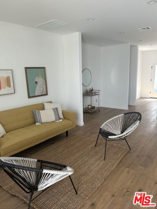 5724 S Manhattan Place Los Angeles CA, 9006263635246835201121
