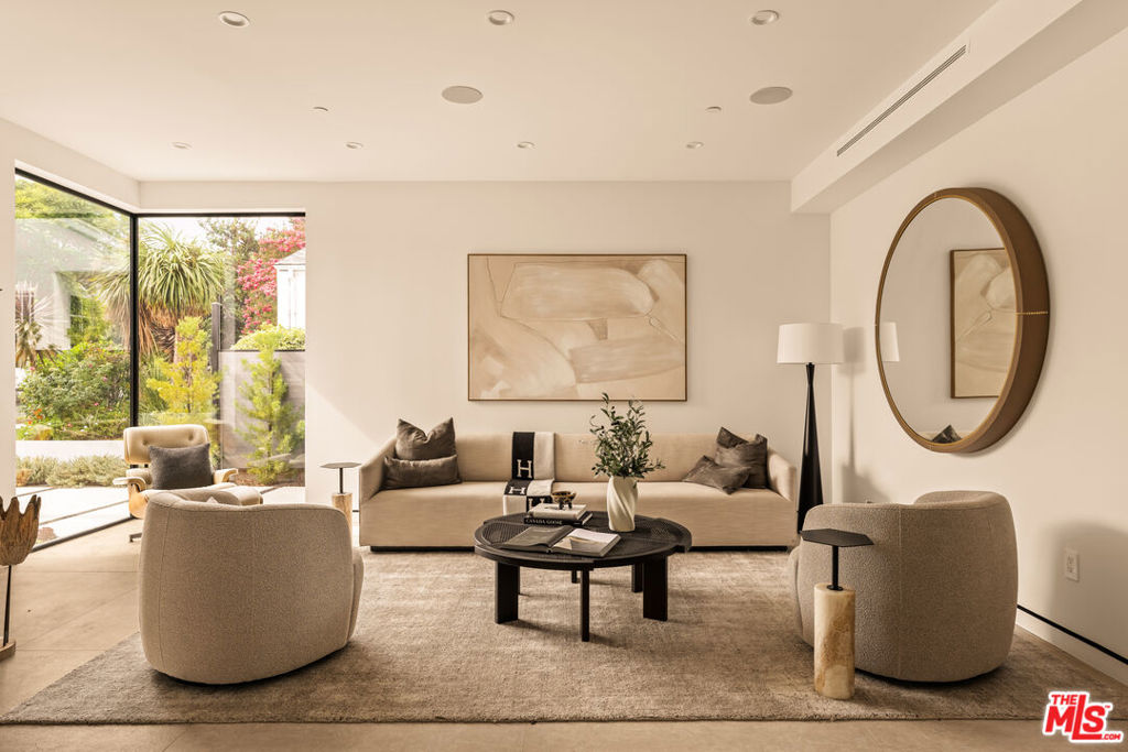 930 N La Jolla Avenue, West Hollywood CA, 9004663623388058627121