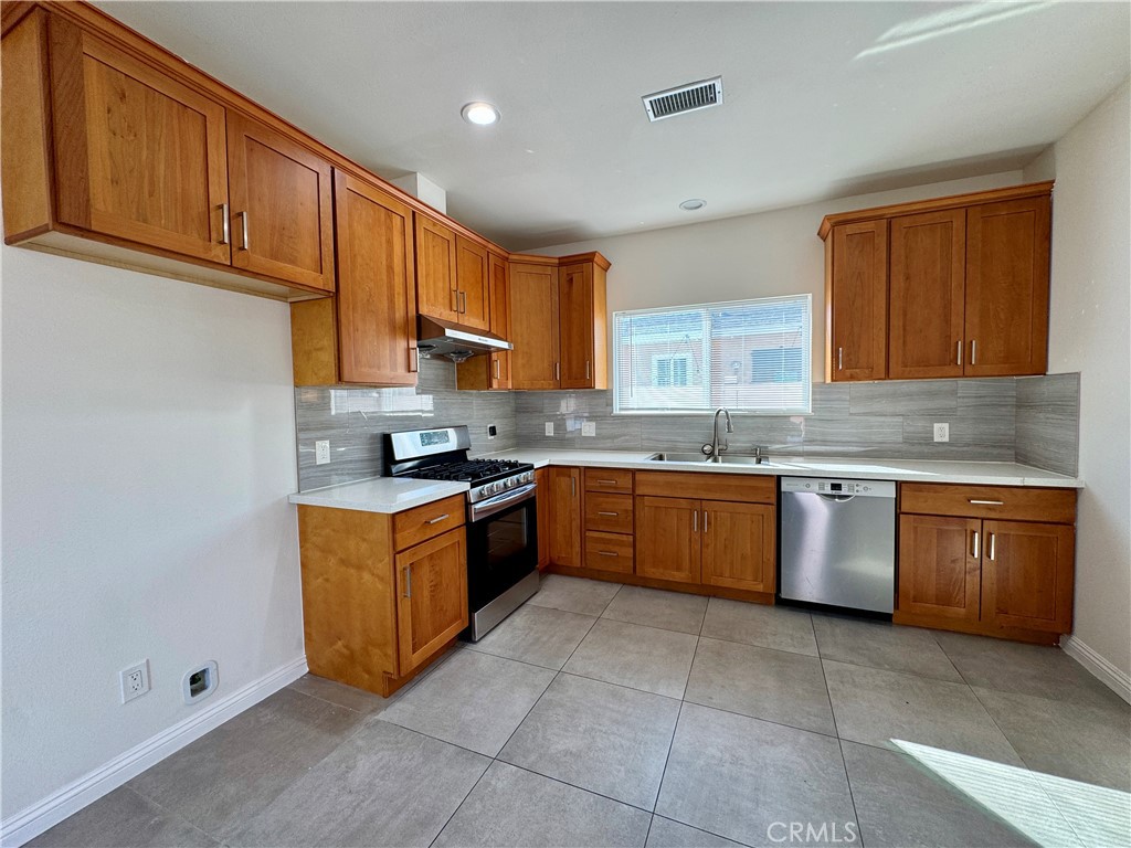 $3,050/mes 729 W 12th Street Pomona CA, 9176664134750983683122