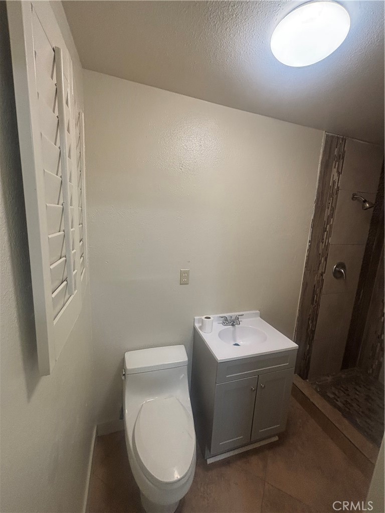 $2,700/month 5540 Trail Canyon Jurupa Valley CA, 9715264134358503555121
