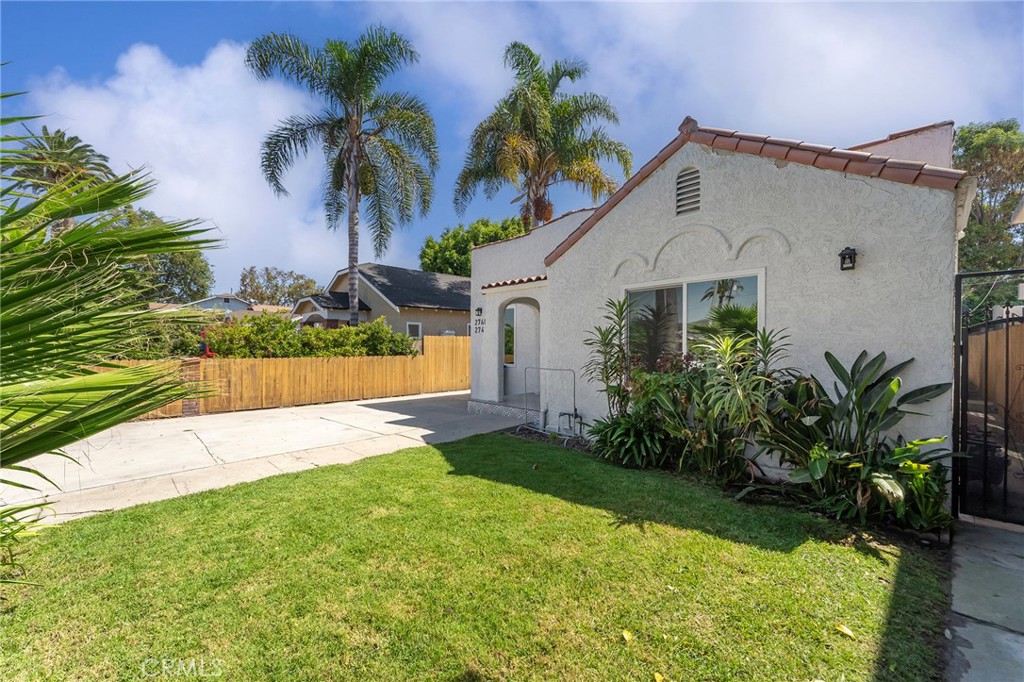 2323 Carmona Ave, Los Angeles CA, 9001663858000546945120