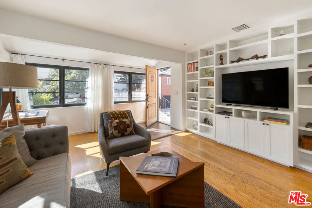 3117 Berkeley Avenue, Los Ángeles CA, 9002664129838583683120