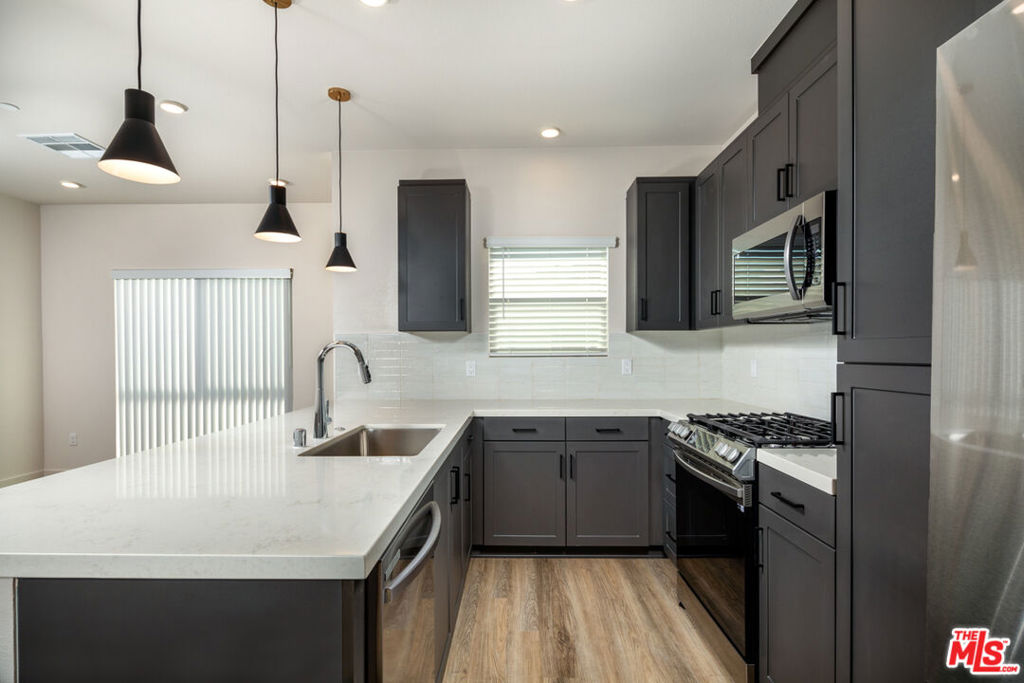 13995 Foothill Boulevard 3612 Fontana CA, 9233564088447134594121