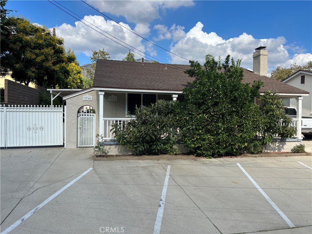 $2,000/month 5735 Priory Bell Gardens CA, 9020164124152940802122
