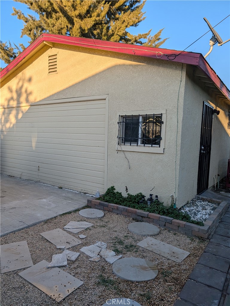 $1,900/month 11212 Grape Street Los Angeles CA, 9005964134458065665120