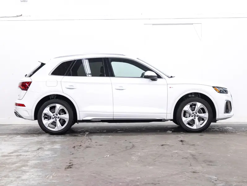 2022 Audi Q564013470744323123