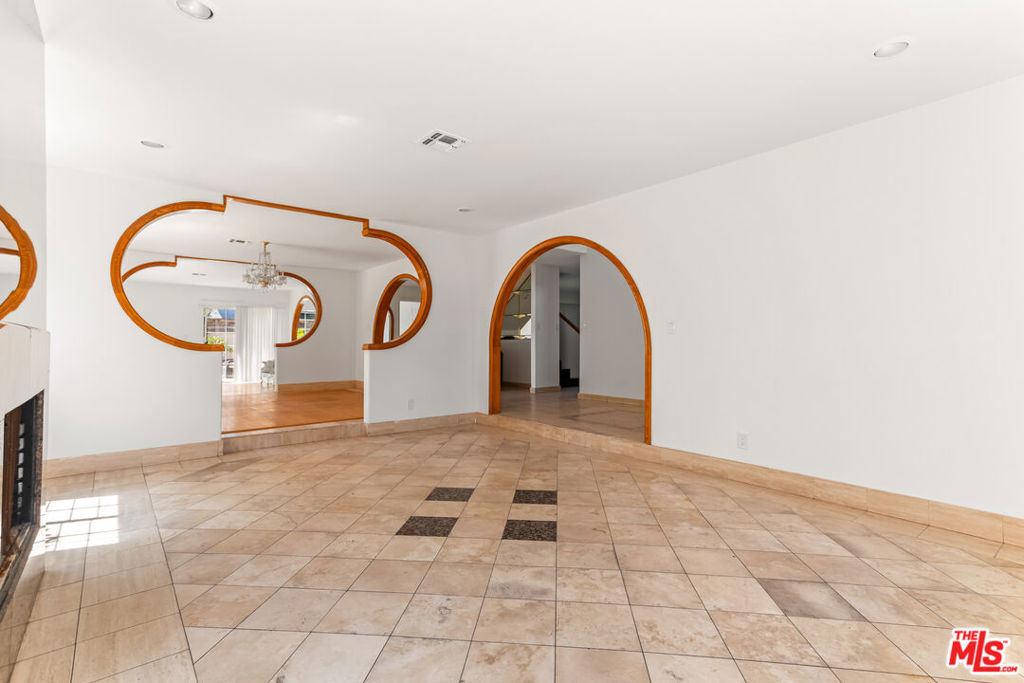 2207 Veteran Avenue, Los Angeles CA, 9006463621131831809122