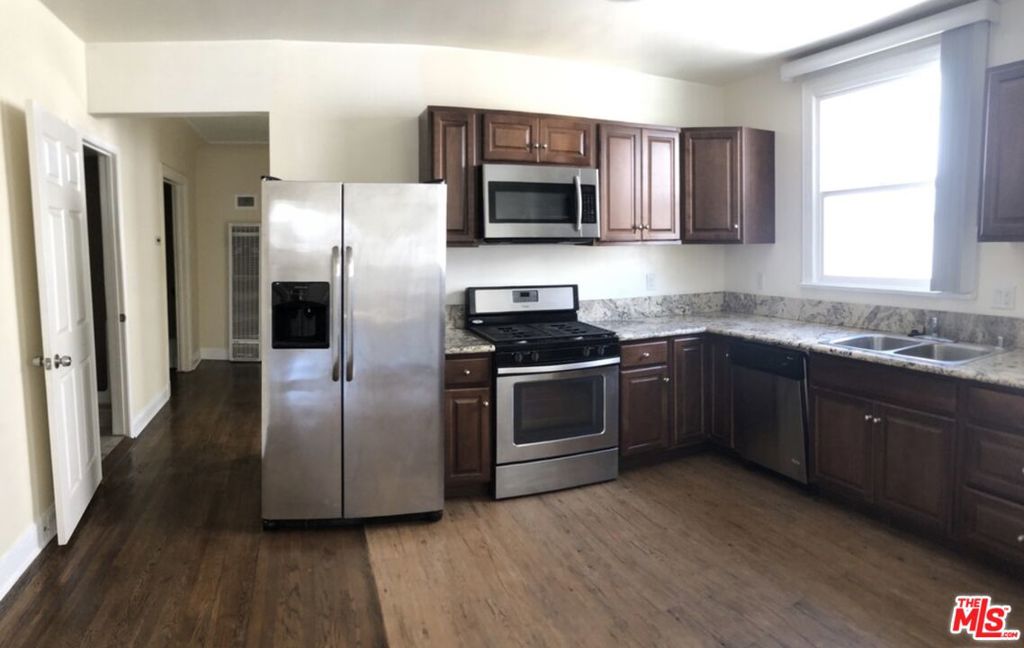 238 S Kenmore Avenue 240 Los Angeles CA, 9000464101974005890122