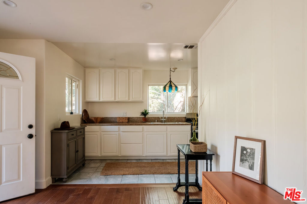 800 N Topanga Canyon Boulevard Topanga CA, 9029063866008184707122