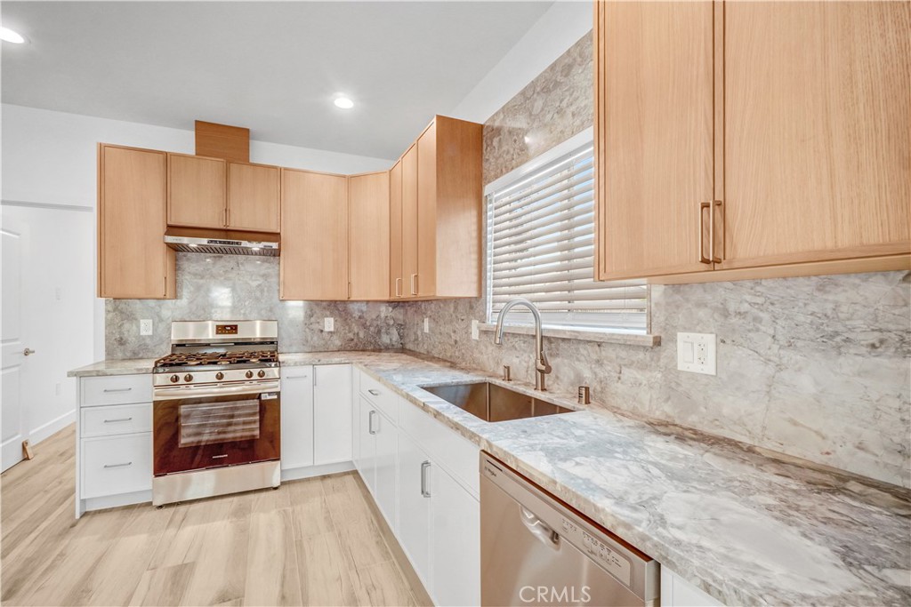$3,600/mes 15889 King Westminster CA, 9268364124112479875122