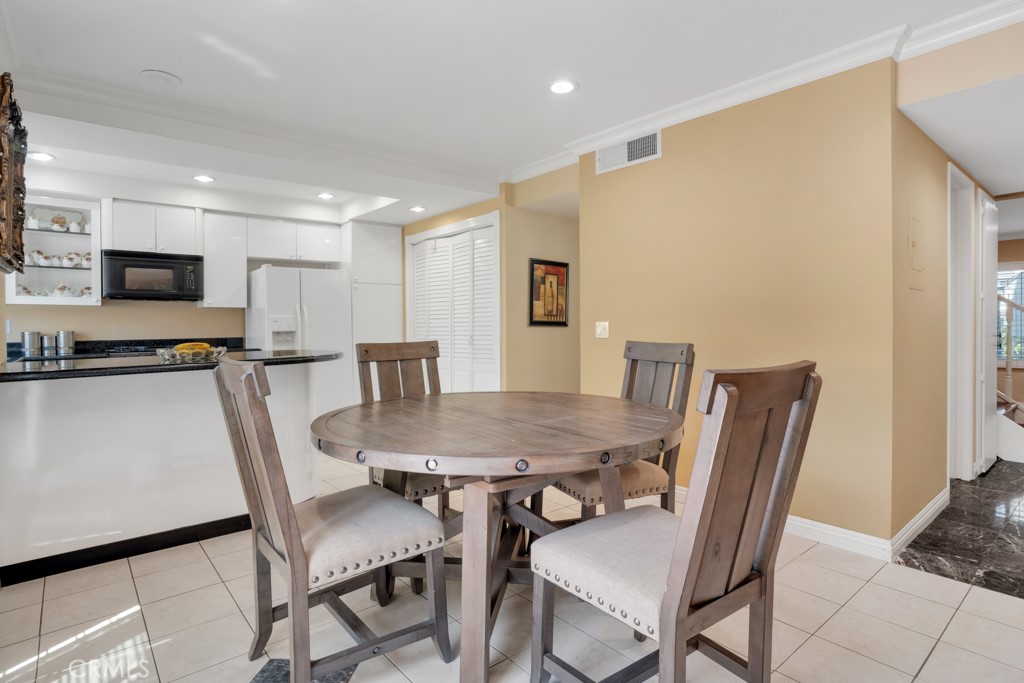 5644 Etiwanda Avenue 5, Tarzana CA, 9135663701397821953122