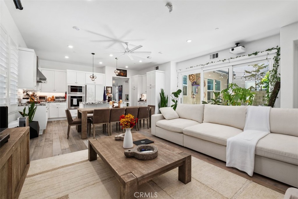 124 Sculpture Irvine CA, 9261864100209682178122