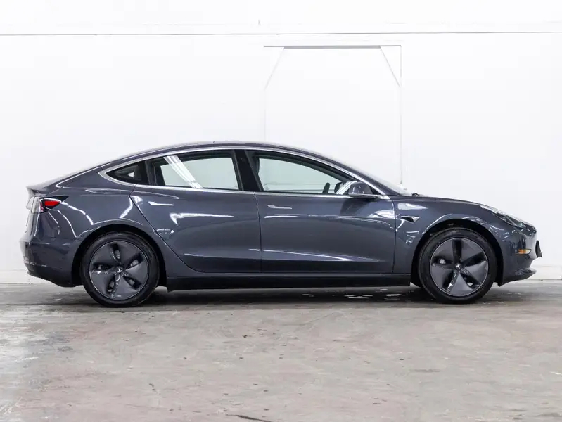 2018 Tesla Model 364333282035203124