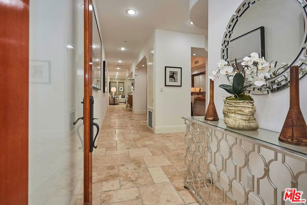 16123 W SUNSET Boulevard 203 Pacific Palisades CA, 9027264122816487297120