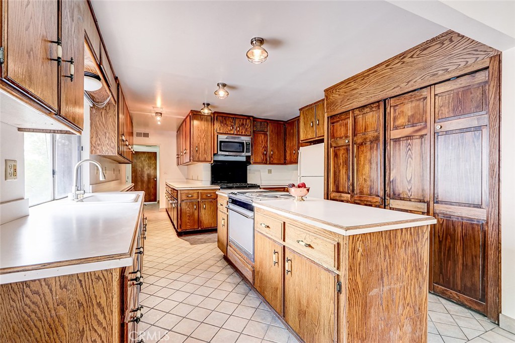 23403 Lake Manor Drive, Chatsworth CA, 9131164066525163009122