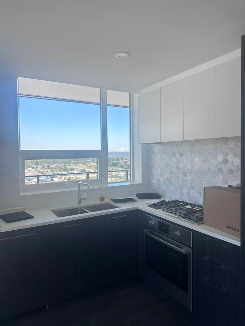 Brentwood – Corner Sub-Penthouse 2 Bed 2 Bath Apartment for Rent63499968438787120