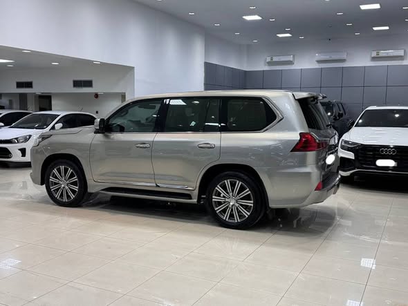 Lexus LX-570 / 2017 (Silver)64838045757057122