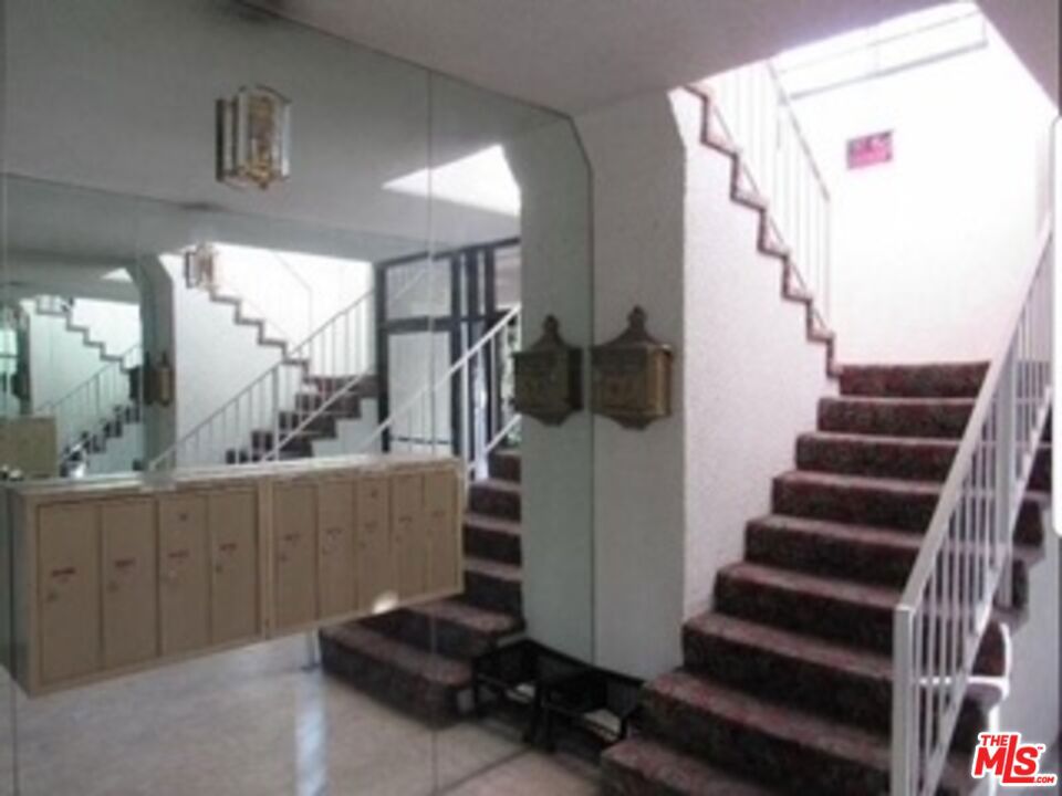 1242 S Holt Avenue 106 Los Angeles CA, 9003564109418901250120