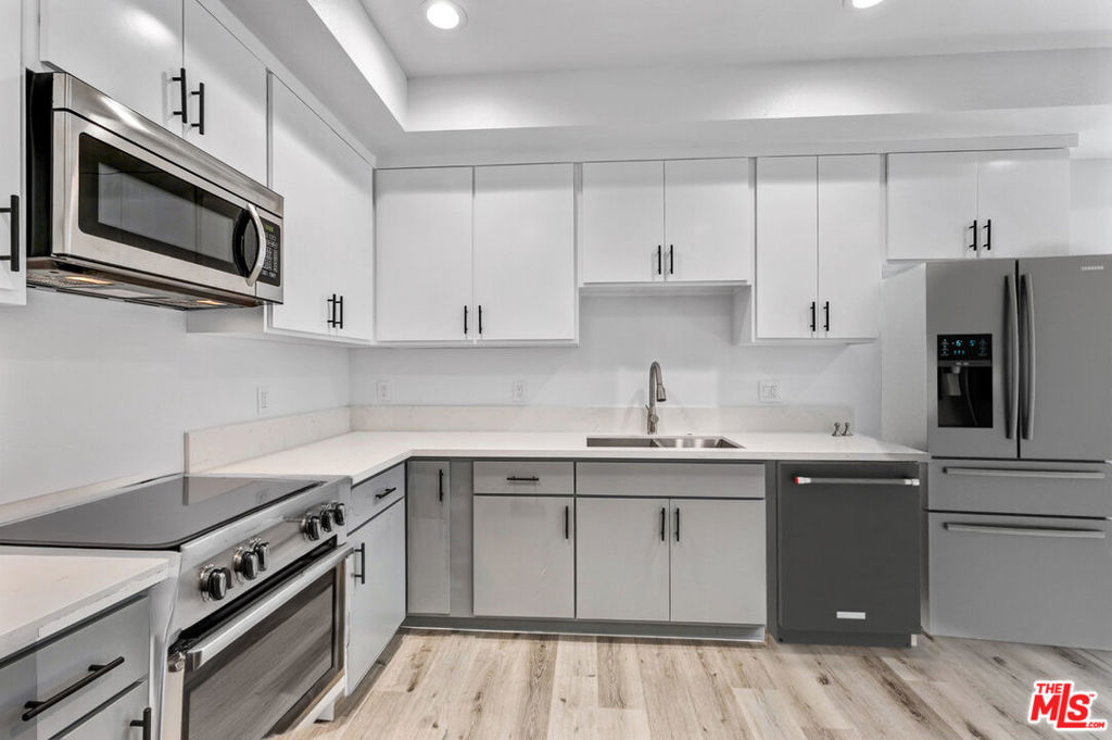 4643 1/2 W 18th Street Los Angeles CA, 9001964101158041474120