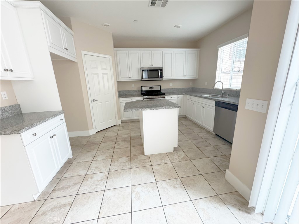879 Julie, Upland CA, 9178663844847680515120
