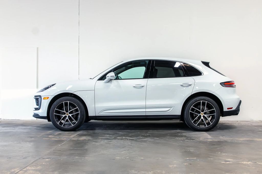 2022 PORSCHE MACAN64023889508354121