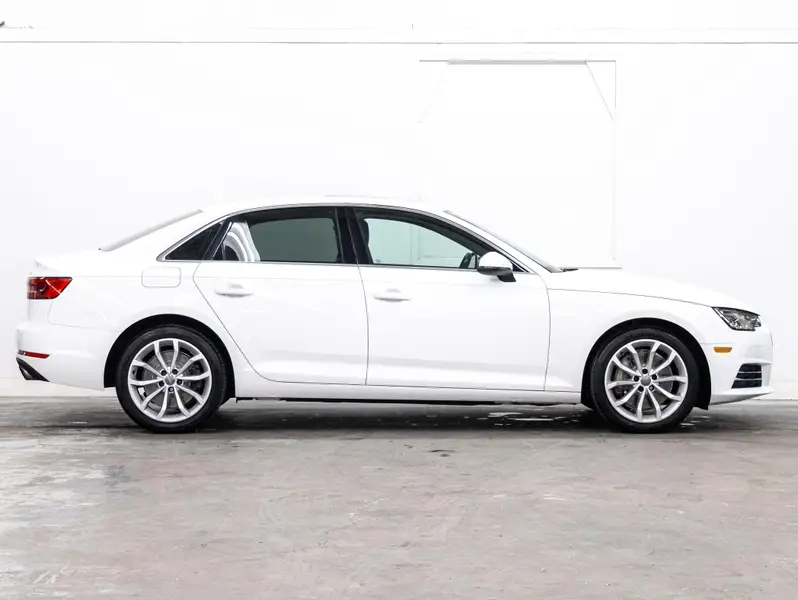 2017 Audi A464429350483585121
