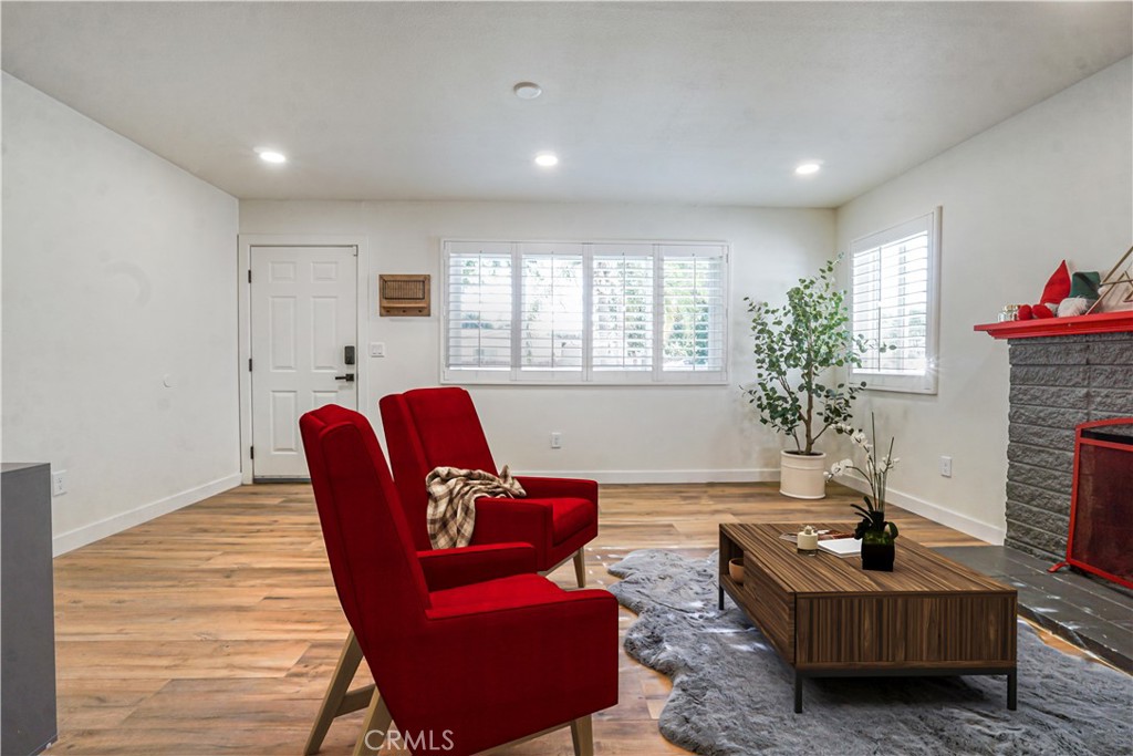 11370 W Sunset Boulevard B, Los Angeles CA, 9004963713129377921121
