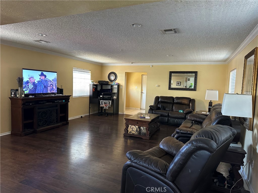 1801 W Cameron, Long Beach CA, 9081064122034667009121