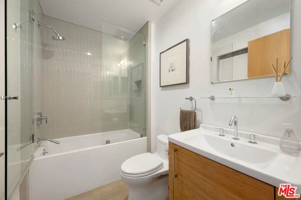 547 Huntley Drive West Hollywood CA, 9004863633713312131122