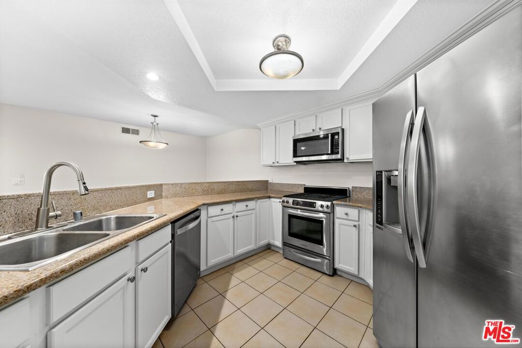 1633 S Bentley Avenue 101 Los Angeles CA, 9002564131201144449122