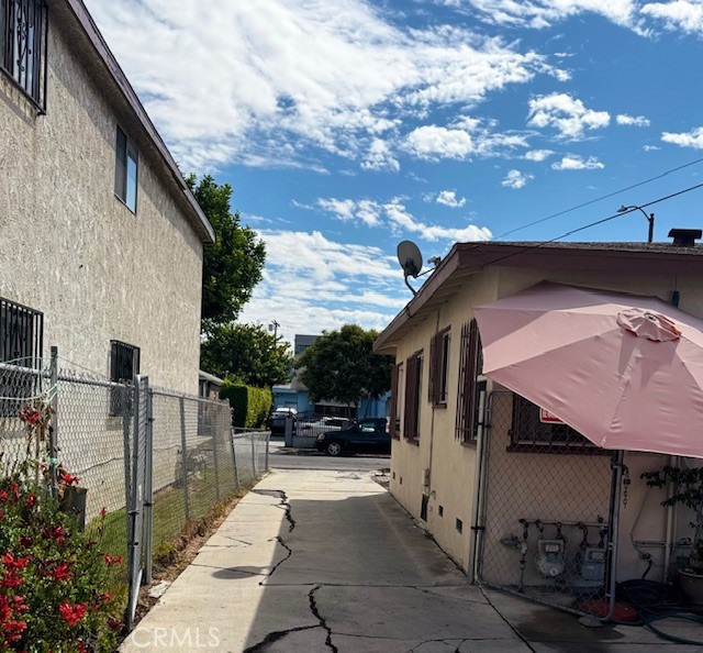 2323 Carmona Ave, Los Angeles CA, 9001663858000546945122